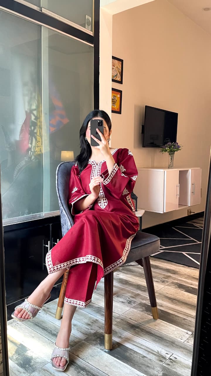 LILLY EMBROIDERY 2PC