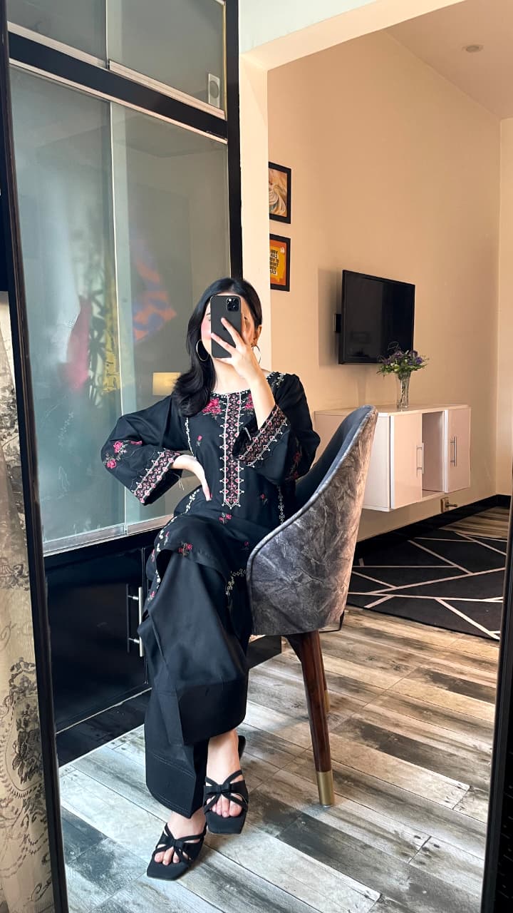 MULTI BLACK EMBROIDERY 2PC (FARSHI)