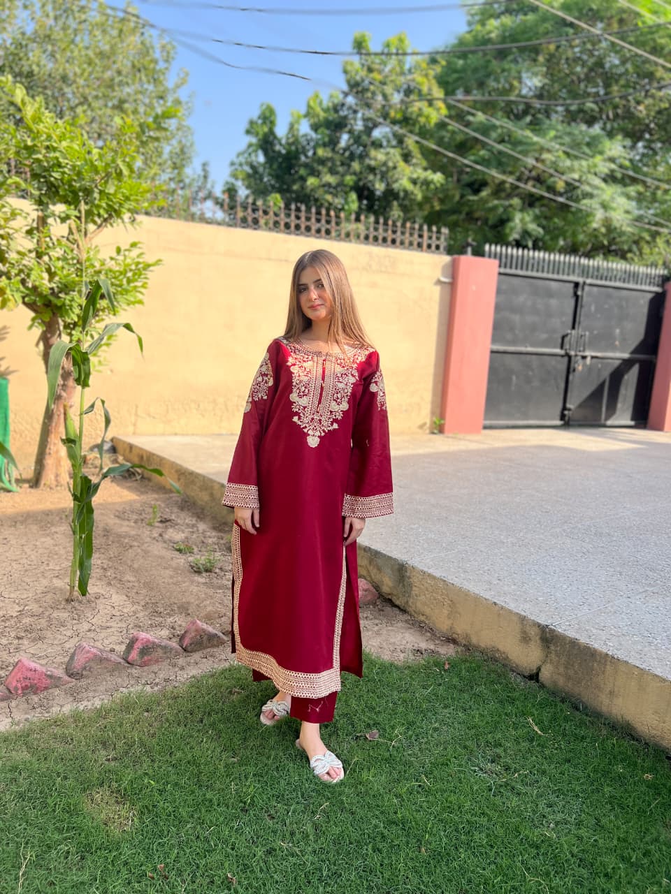 LAIBA EMBROIDERY 2PC