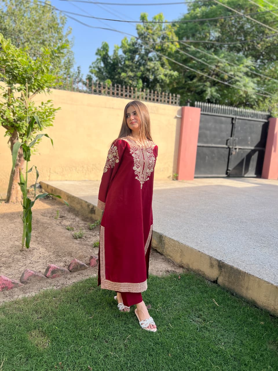 LAIBA EMBROIDERY 2PC