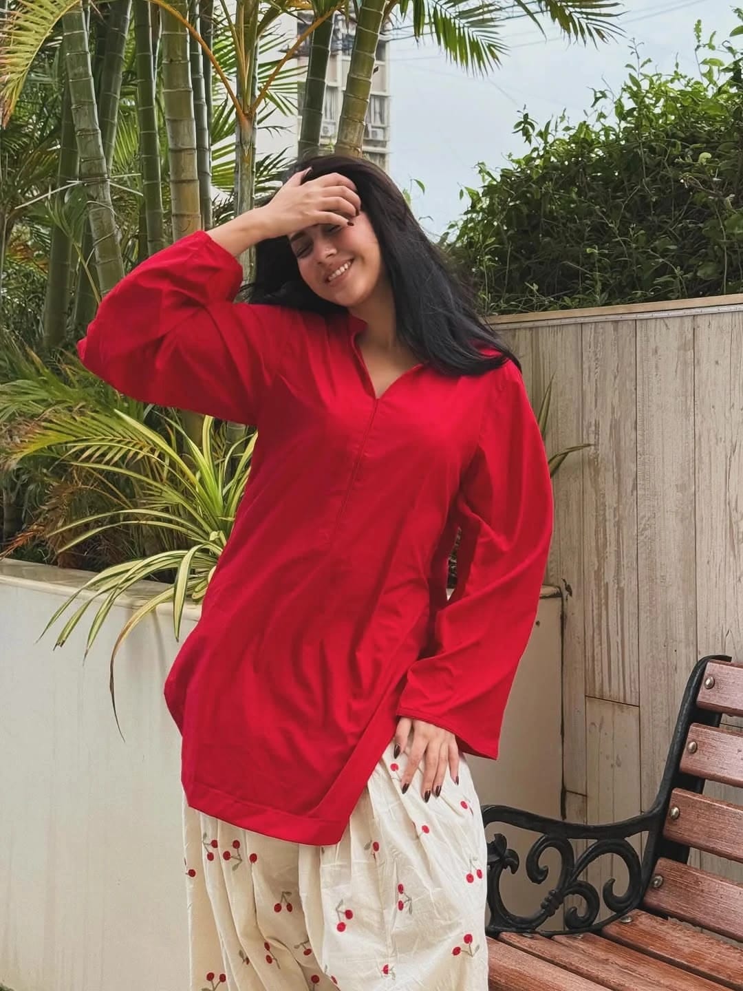 LAL PARI EMBROIDERY 2PC (FARSHI)