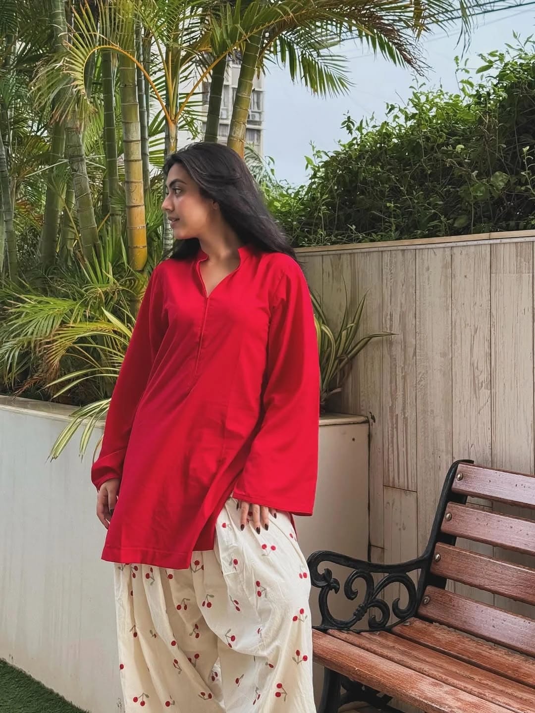 LAL PARI EMBROIDERY 2PC (FARSHI)